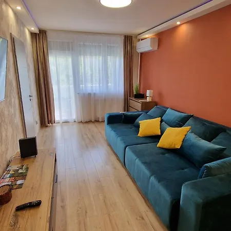 Queen Emma's Place * Ντέμπρετσεν
